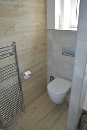 Koupelna dřevo-kámen